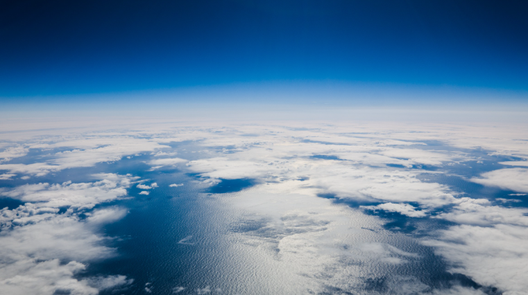 Dlaczego niebo jest niebieskie? Wyjaśnienie zjawiska rozpraszania światła